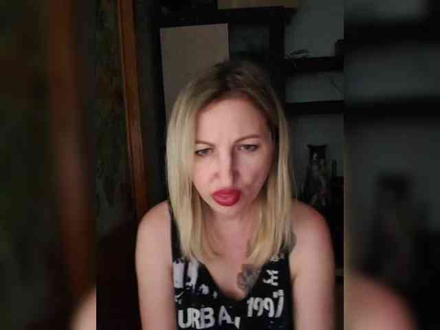 Nushka1984 webcam
