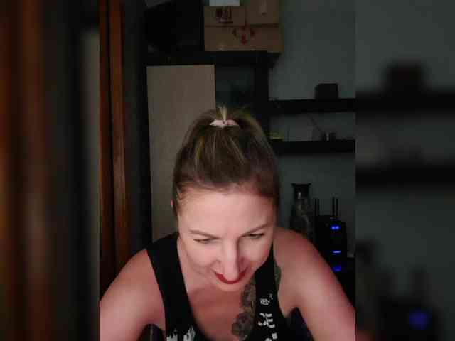 Nushka1984 webcam