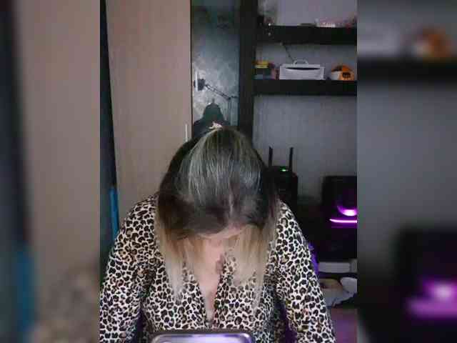 Nushka1984 webcam