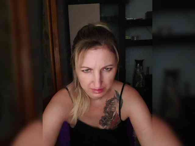 Nushka1984 webcam
