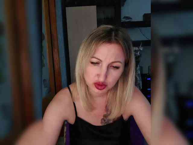 Nushka1984 webcam
