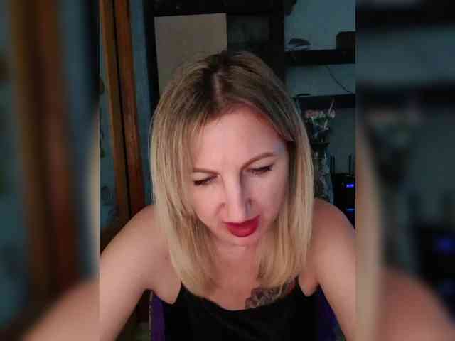 Nushka1984 webcam