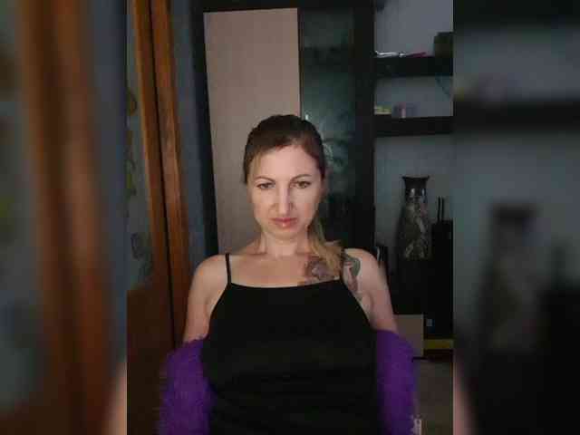 Nushka1984 webcam