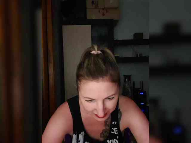 Nushka1984 webcam