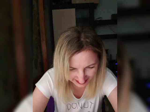 Nushka1984 webcam