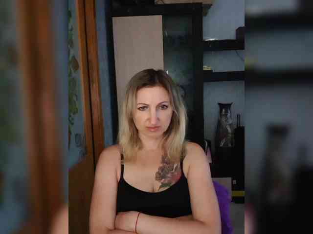 Nushka1984 webcam