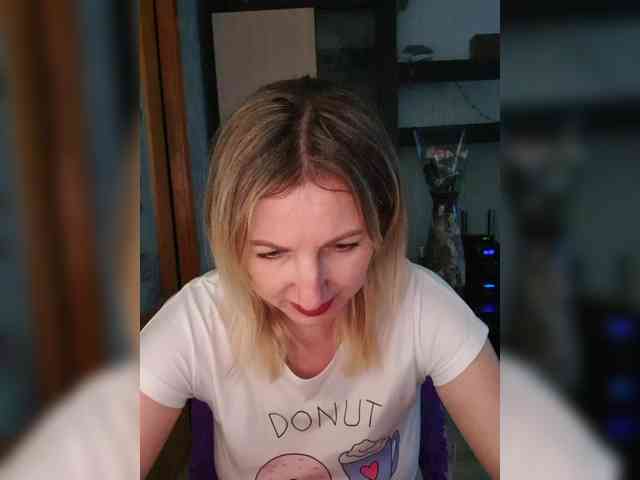 Nushka1984 webcam