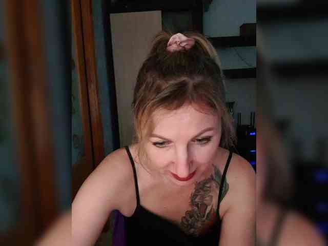 Nushka1984 webcam