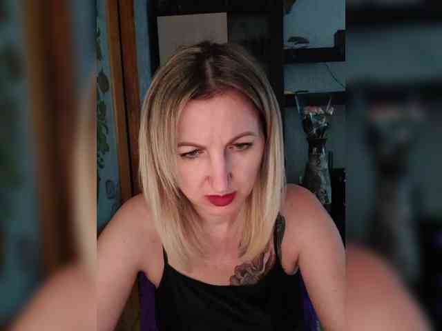 Nushka1984 webcam
