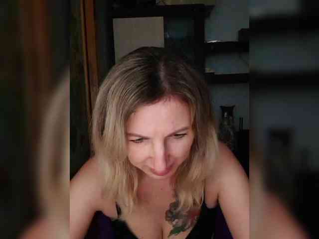 Nushka1984 webcam