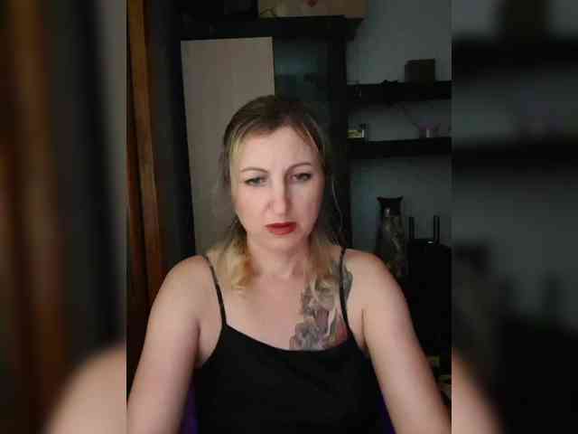 Nushka1984 webcam