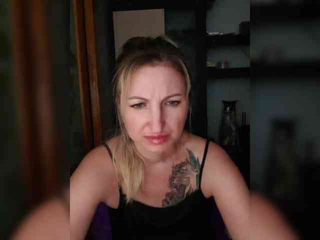 Nushka1984 webcam