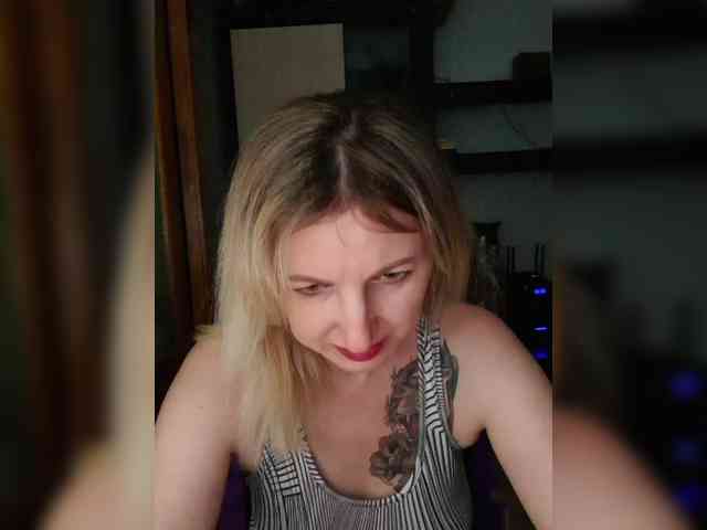 Nushka1984 webcam