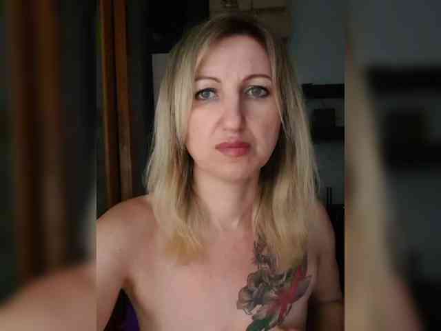 Nushka1984 webcam