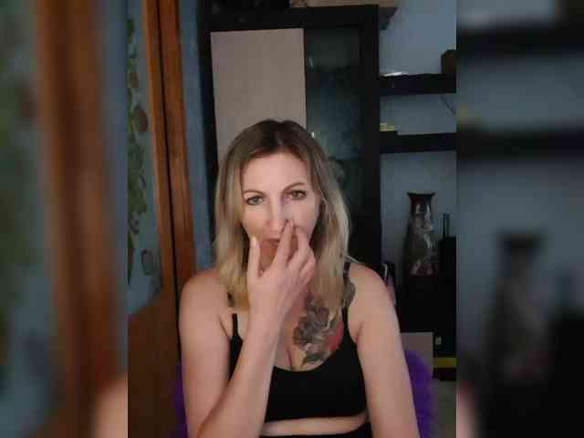 Nushka1984 webcam