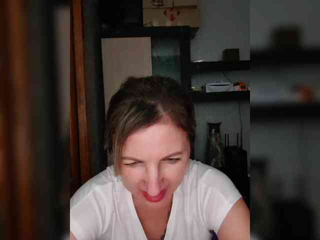 Nushka1984 webcam