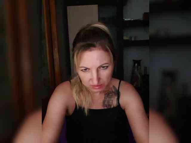 Nushka1984 webcam