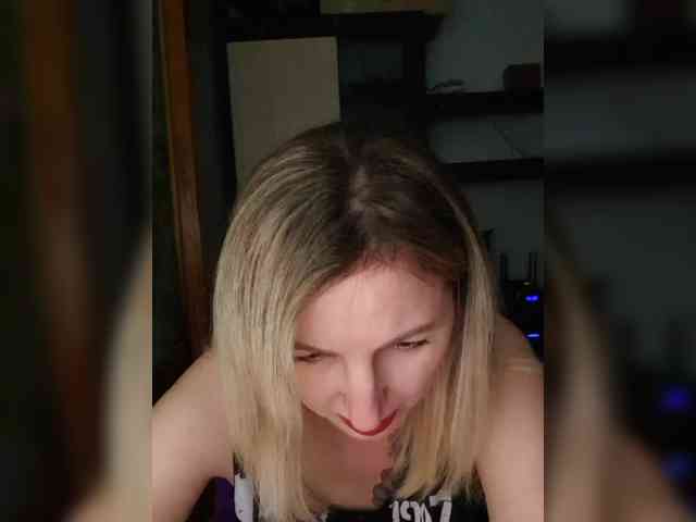 Nushka1984 webcam