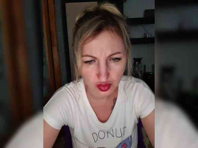 Nushka1984 webcam
