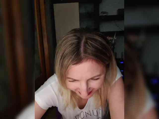 Nushka1984 webcam