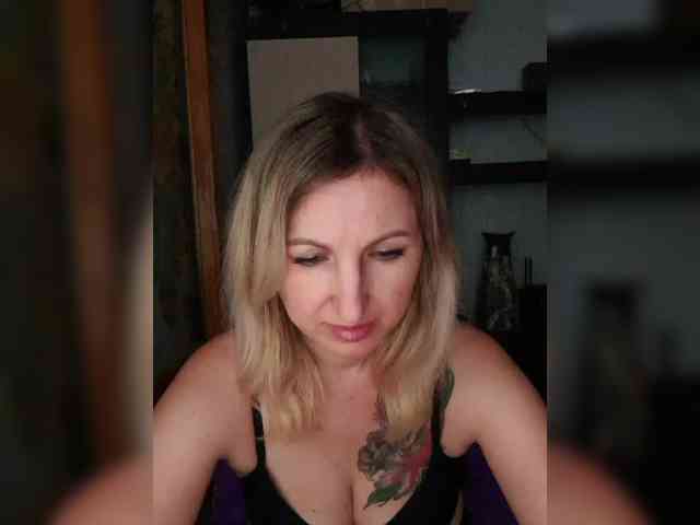 Nushka1984 webcam