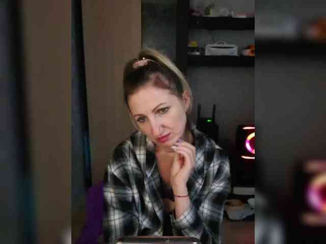 Nushka1984 webcam