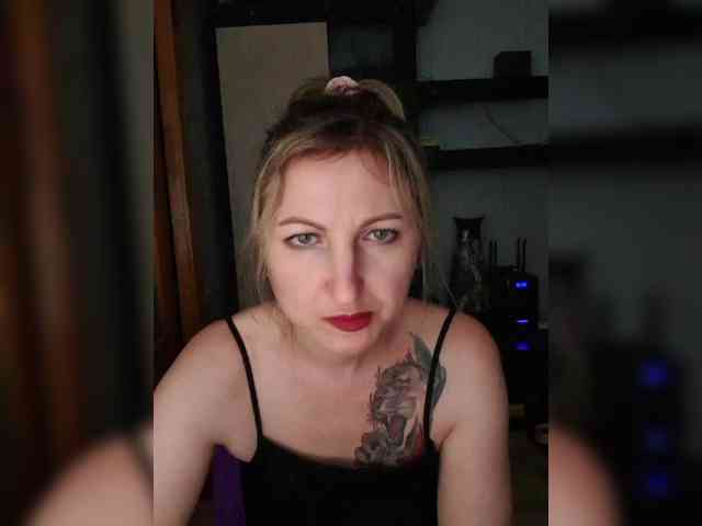 Nushka1984 webcam