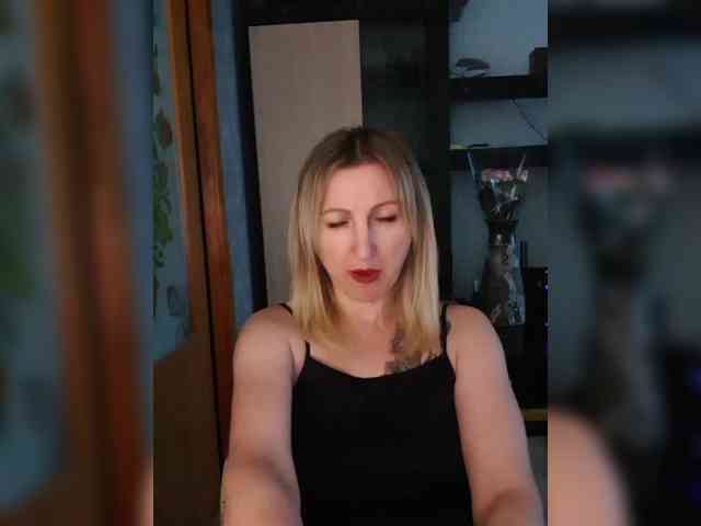Nushka1984 webcam