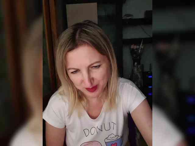 Nushka1984 webcam