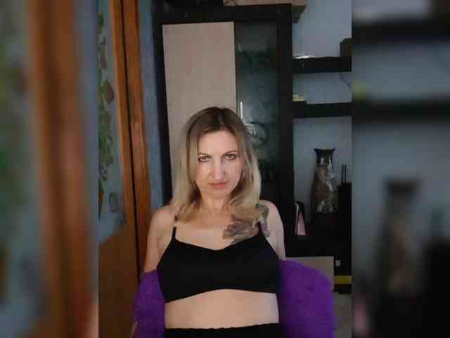 Nushka1984 webcam