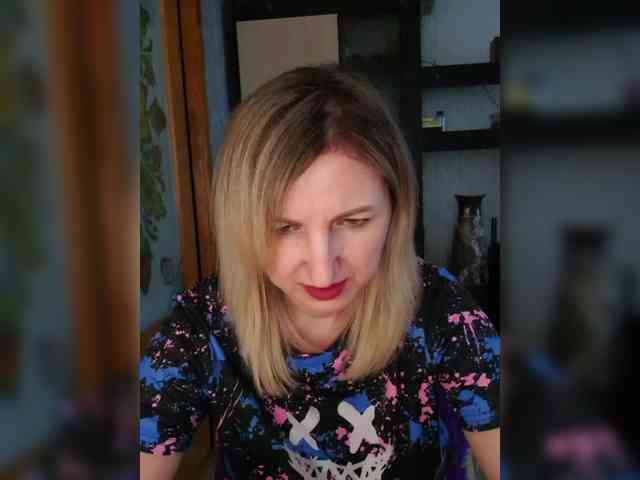 Nushka1984 webcam