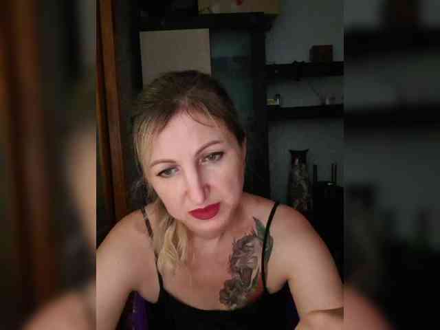Nushka1984 webcam