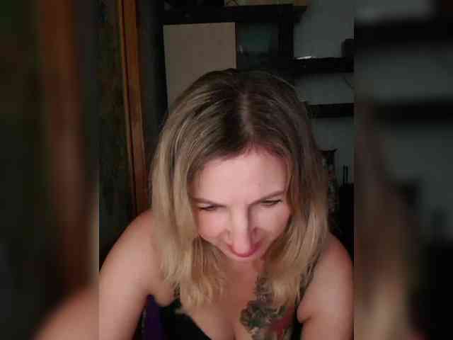 Nushka1984 webcam