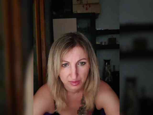 Nushka1984 webcam