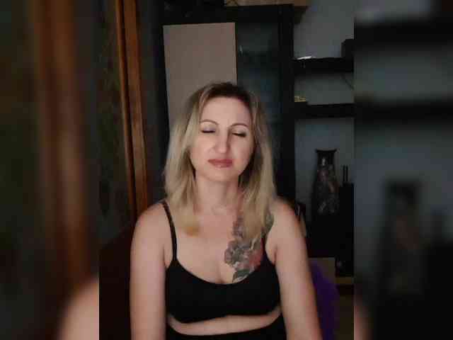 Nushka1984 webcam