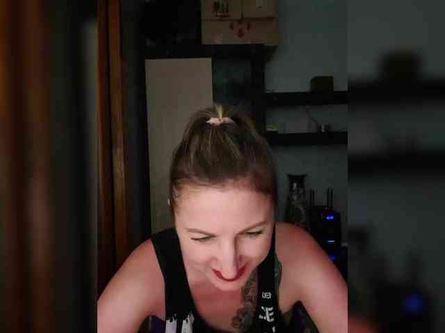 Nushka1984 webcam
