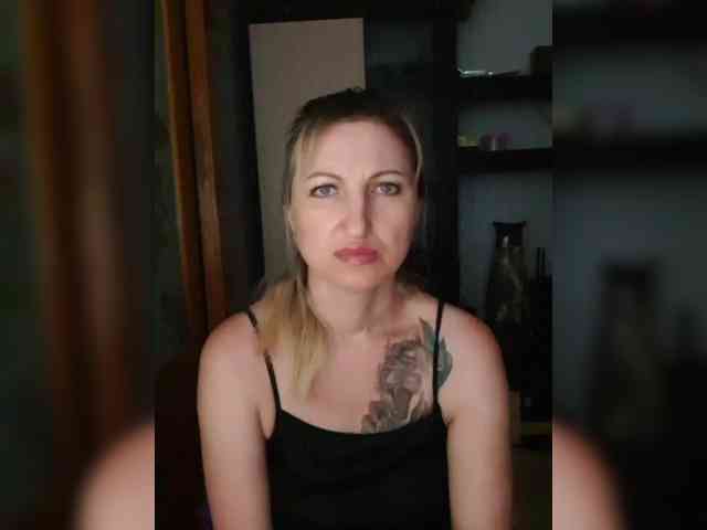 Nushka1984 webcam