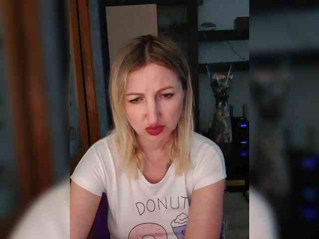 Nushka1984 webcam