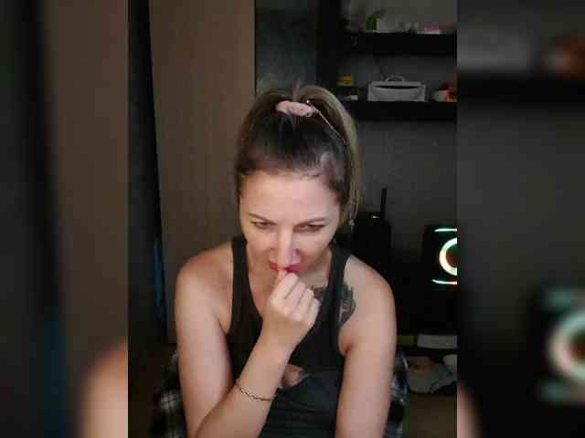 Nushka1984 webcam