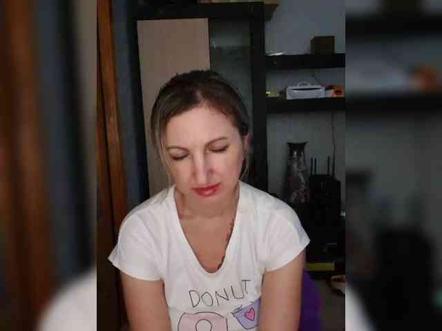 Nushka1984 webcam