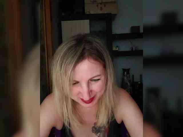Nushka1984 webcam