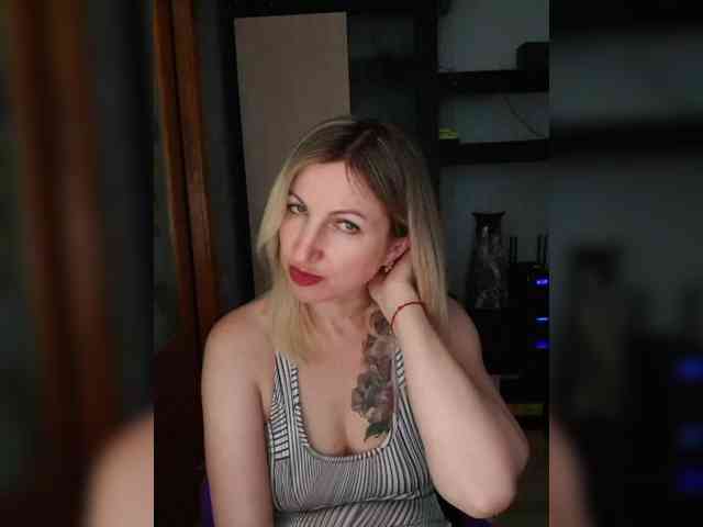 Nushka1984 webcam