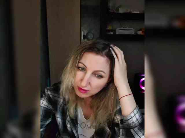 Nushka1984 webcam