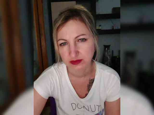 Nushka1984 webcam