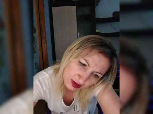 Nushka1984 webcam