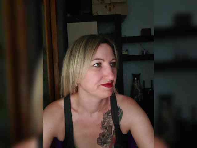 Nushka1984 webcam