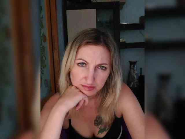 Nushka1984 webcam
