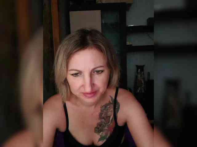 Nushka1984 webcam