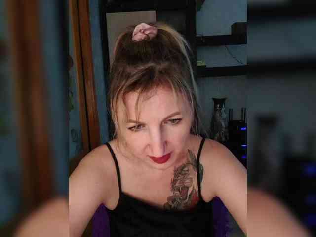 Nushka1984 webcam