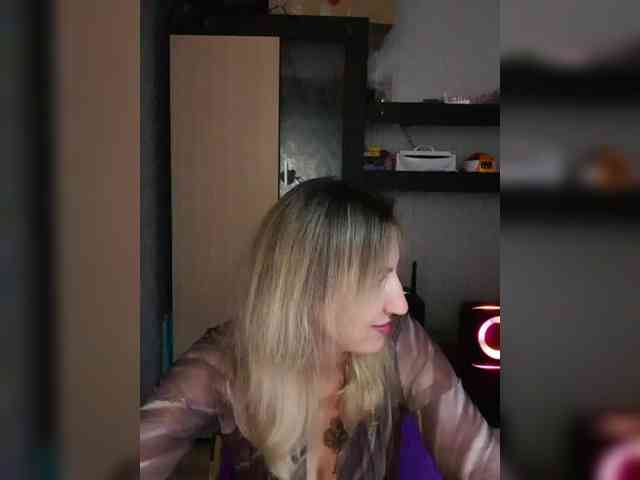 Nushka1984 webcam